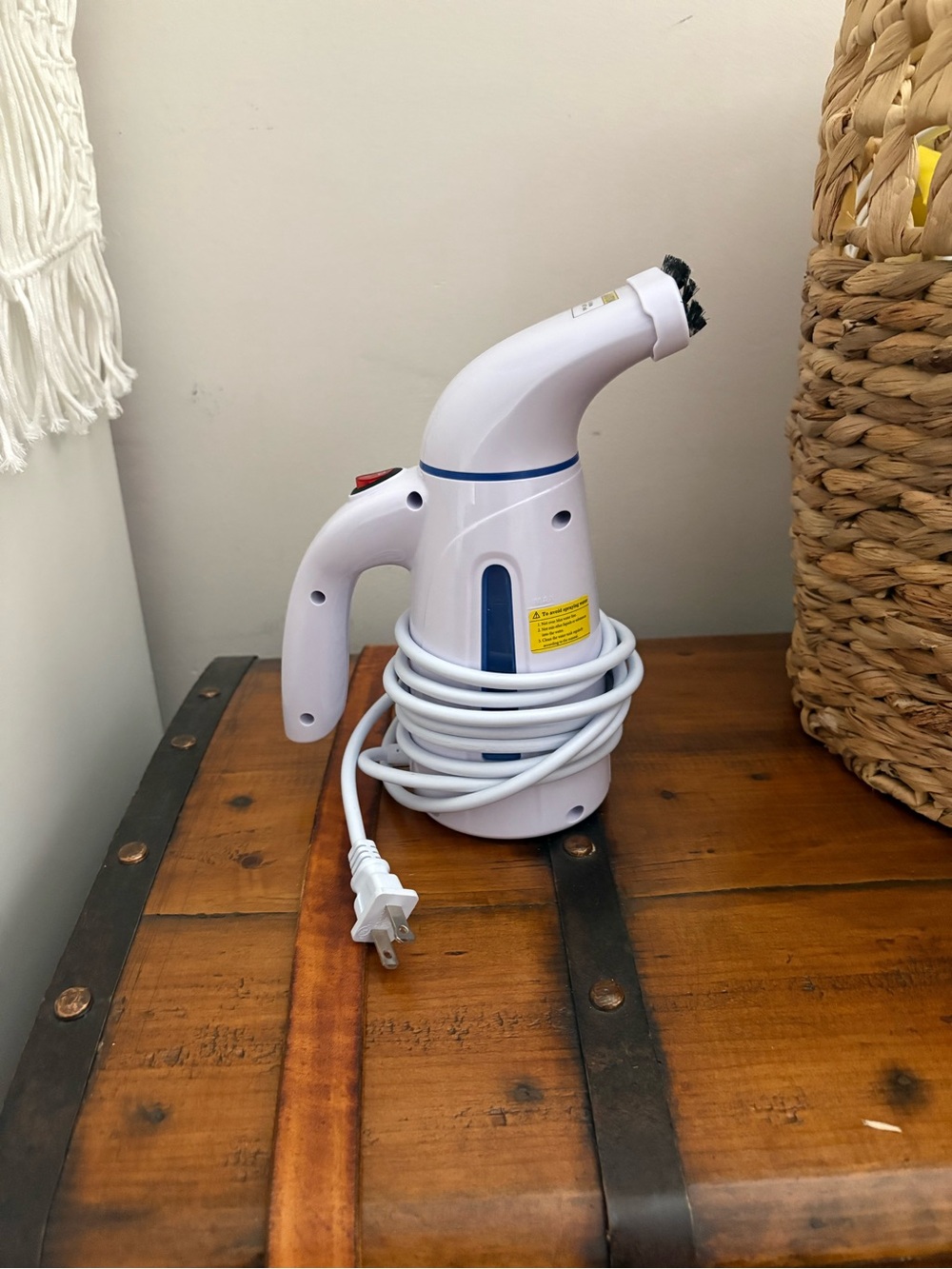 Clothing steamer